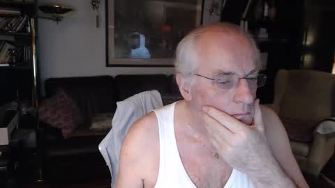 Snapshot of philoumis2 chatting on November 9, 2025, 7:34 pm Philippe online show from November 9, 2025, 7:34 pm