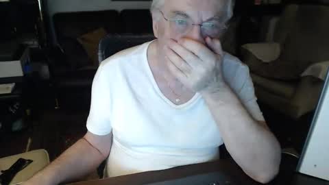 Snapshot of philoumis2 chatting on March 3, 2026, 12:39 am Philippe online show from March 3, 2026, 12:39 am