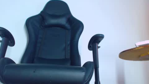 phlilloyhighclouds online show from February 3, 2026, 5:18 pm