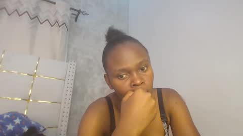 Snapshot of phoebe015 chatting on February 7, 2026, 7:39 pm phoebe online show from February 7, 2026, 7:39 pm