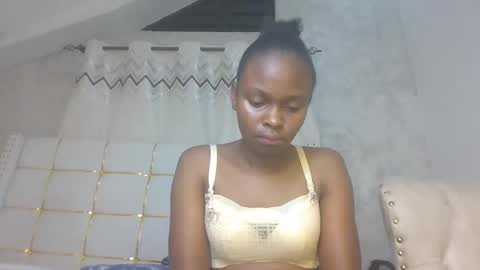 Snapshot of phoebe015 chatting on February 10, 2026, 8:35 pm phoebe online show from February 10, 2026, 8:35 pm