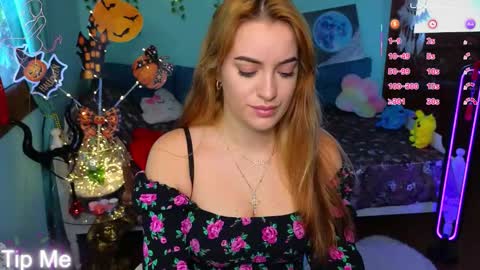 Selena online show from October 16, 2025, 6:36 am