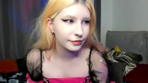 Phoenixvale Pls follow me online show from November 25, 2025, 4:07 pm