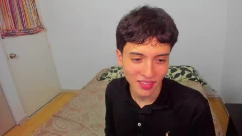 picaszomilos350 online show from March 26, 2026, 5:24 am