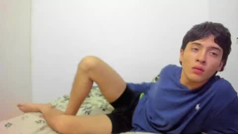 picaszomilos350 online show from April 18, 2026, 8:40 am