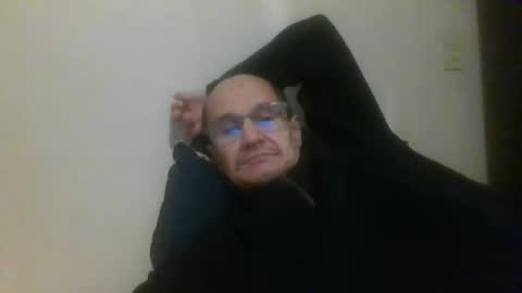 Snapshot of pichoun71 chatting on January 1, 2025, 5:00 pm pichoun71 online show from January 1, 2025, 5:00 pm