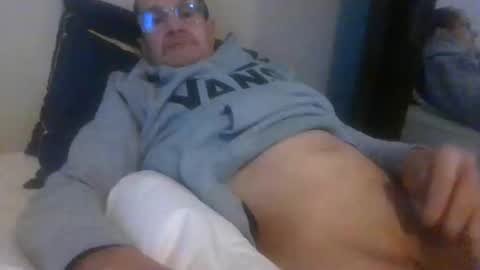 Snapshot of pichoun71 chatting on February 9, 2025, 8:11 am pichoun71 online show from February 9, 2025, 8:11 am