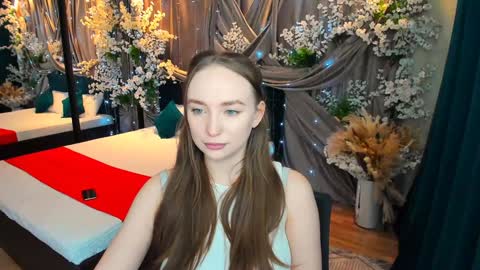 Emelie online show from February 4, 2025, 10:21 am