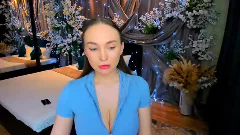 Emelie online show from March 3, 2025, 10:20 pm