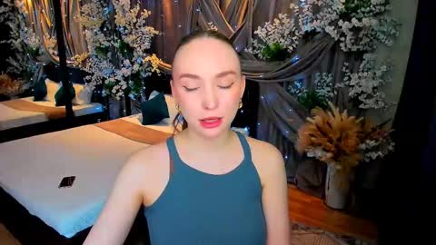 Emelie online show from March 4, 2025, 4:20 pm