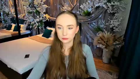 Emelie online show from March 9, 2025, 10:19 am