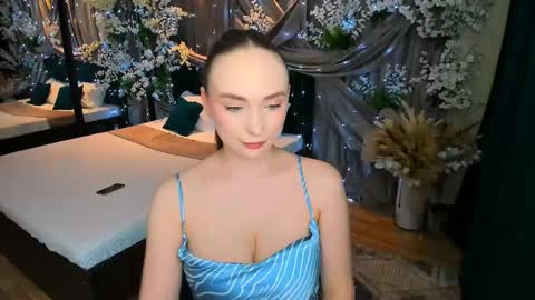 Emelie online show from March 12, 2025, 7:38 pm