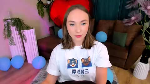 Emelie online show from September 9, 2025, 7:57 pm