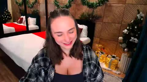 Emelie online show from December 19, 2025, 10:22 am