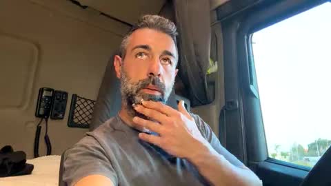 pierotu online show from April 17, 2026, 5:16 pm