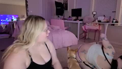 Snapshot of piggyrose chatting on April 3, 2026, 12:30 am Piggy Rose online show from April 3, 2026, 12:30 am