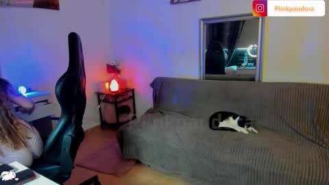 PiinkPandora online show from November 14, 2025, 3:22 pm