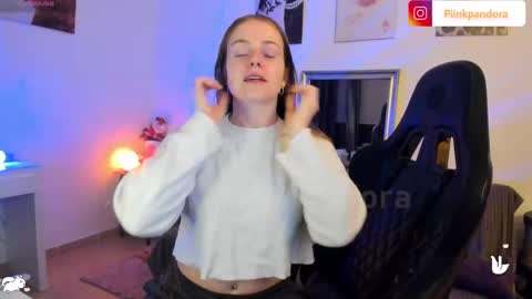 PiinkPandora online show from January 11, 2026, 8:47 pm