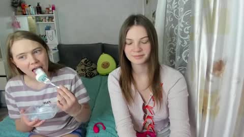 Adele and Elli online show from April 3, 2026, 5:11 pm