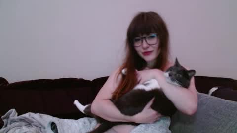 PilloGoddess online show from February 7, 2025, 11:01 am