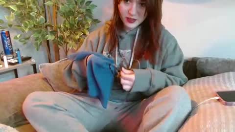 PilloGoddess online show from November 3, 2025, 4:14 am