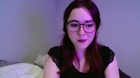 PilloGoddess online show from November 15, 2025, 12:13 pm