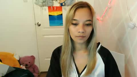 Snapshot of pinay_beauty14 chatting on February 8, 2025, 9:13 am pinay beauty14 online show from February 8, 2025, 9:13 am