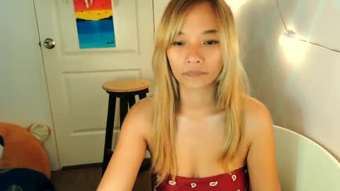 Snapshot of pinay_beauty14 chatting on March 6, 2025, 1:48 am pinay beauty14 online show from March 6, 2025, 1:48 am