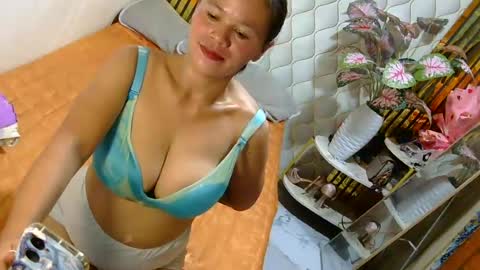 IM FLOR online show from June 13, 2026, 1:14 am