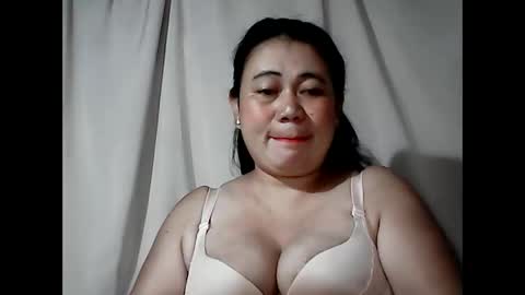 pinaymama12345 online show from April 17, 2026, 10:24 pm