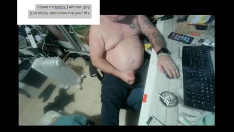 Snapshot of pini_z chatting on December 28, 2024, 12:47 am pini_z online show from December 28, 2024, 12:47 am