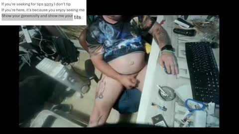 Snapshot of pini_z chatting on January 10, 2025, 9:20 pm pini_z online show from January 10, 2025, 9:20 pm