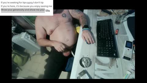 Snapshot of pini_z chatting on January 18, 2025, 8:30 pm pini_z online show from January 18, 2025, 8:30 pm