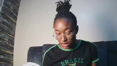 PinkyAura online show from March 1, 2026, 2:52 pm