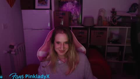 Snapshot of pinkladyx2 chatting on January 10, 2025, 7:32 pm pinkladyx2 online show from January 10, 2025, 7:32 pm