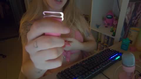 Snapshot of pinkladyx2 chatting on October 23, 2025, 8:51 pm pinkladyx2 online show from October 23, 2025, 8:51 pm