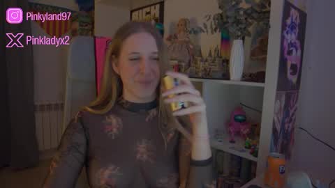 Snapshot of pinkladyx2 chatting on February 7, 2026, 8:34 pm pinkladyx2 online show from February 7, 2026, 8:34 pm