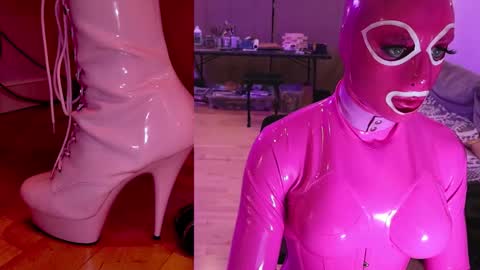pinklatexgurl online show from December 19, 2025, 11:12 pm