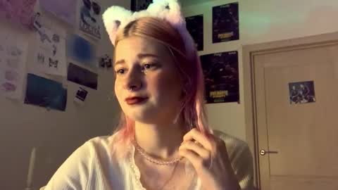 Sara online show from October 8, 2025, 8:28 pm