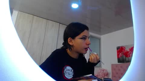 pinky_f00x online show from November 27, 2025, 8:11 pm