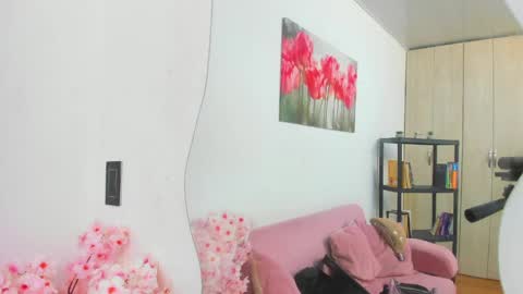 pinky_f00x online show from June 6, 2026, 7:29 pm