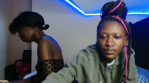 Pinky online show from November 23, 2025, 4:56 am