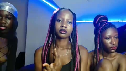 Pinky online show from November 25, 2025, 4:07 pm