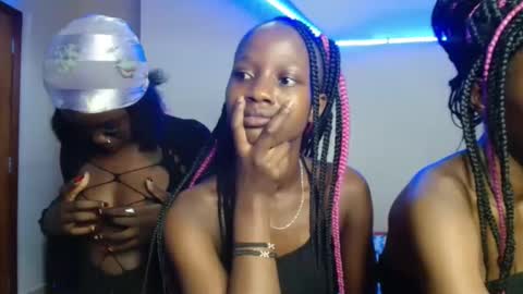 Pinky online show from November 26, 2025, 4:13 am