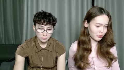 Snapshot of pinkylovers chatting on May 20, 2026, 11:11 pm Li long hair and Ru short hair online show from May 20, 2026, 11:11 pm