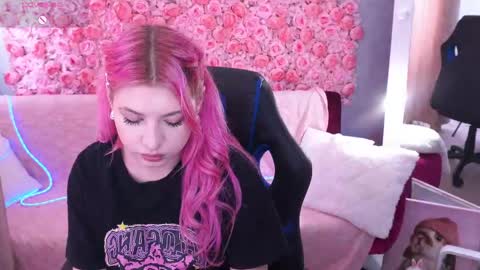 Snapshot of pinkytrix chatting on May 9, 2026, 12:43 pm pinkytrix online show from May 9, 2026, 12:43 pm