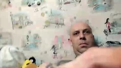 Snapshot of pinochet1982 chatting on November 10, 2025, 9:30 am Maxwhite online show from November 10, 2025, 9:30 am