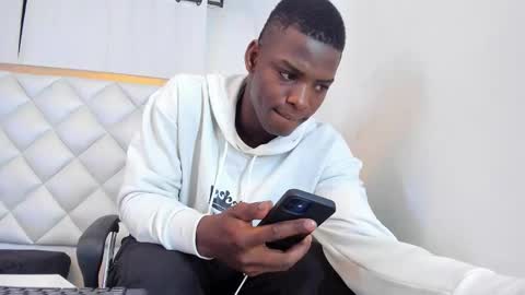 Snapshot of pipeking20 chatting on February 16, 2026, 12:01 pm P I P E online show from February 16, 2026, 12:01 pm