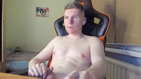 Snapshot of pirremeow chatting on December 17, 2024, 1:38 pm Pierre online show from December 17, 2024, 1:38 pm