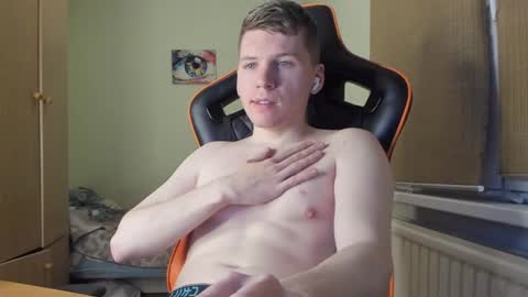 Snapshot of pirremeow chatting on December 31, 2024, 5:55 am Pierre online show from December 31, 2024, 5:55 am